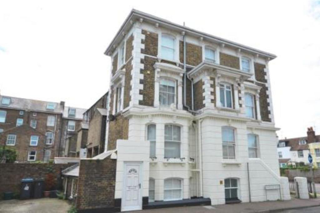Charming Apartment In Deal Near The Beach & Town المظهر الخارجي الصورة